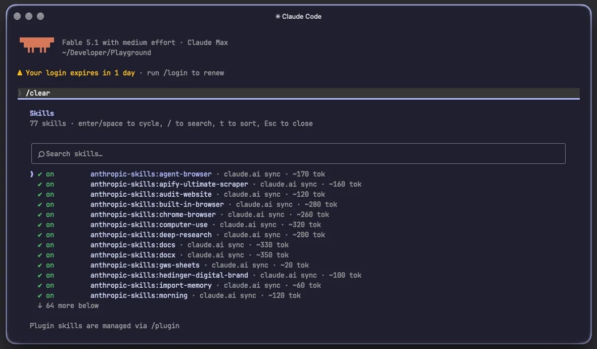 Das /skills-Menu in Claude Code mit 77 Skills, jeweils mit Status on, Herkunft claude.ai sync und Token-Kosten der Beschreibung