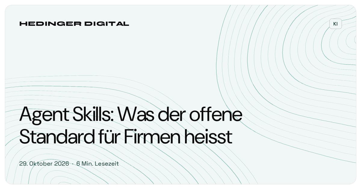 Isometrische Illustration: Ordner mit Skill-Dateien, die über Steckverbindungen zwischen mehreren KI-Assistenten gemeinsam genutzt werden