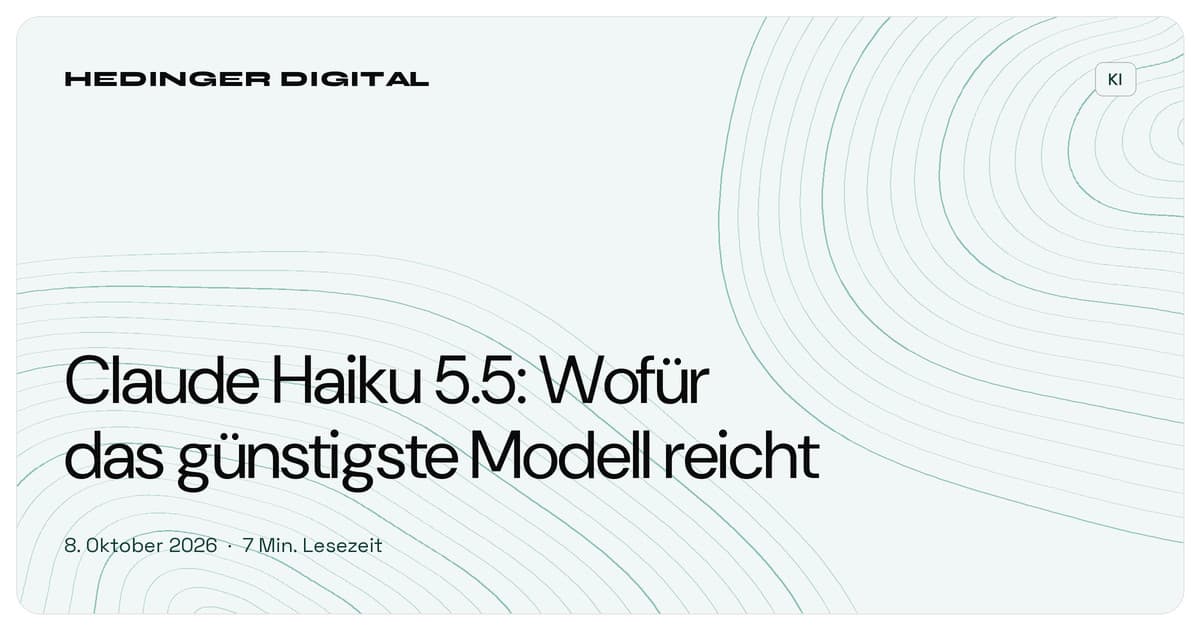 Kleine, schnelle Rakete neben einem Stapel Münzen und einer Waage mit drei Modellgrössen